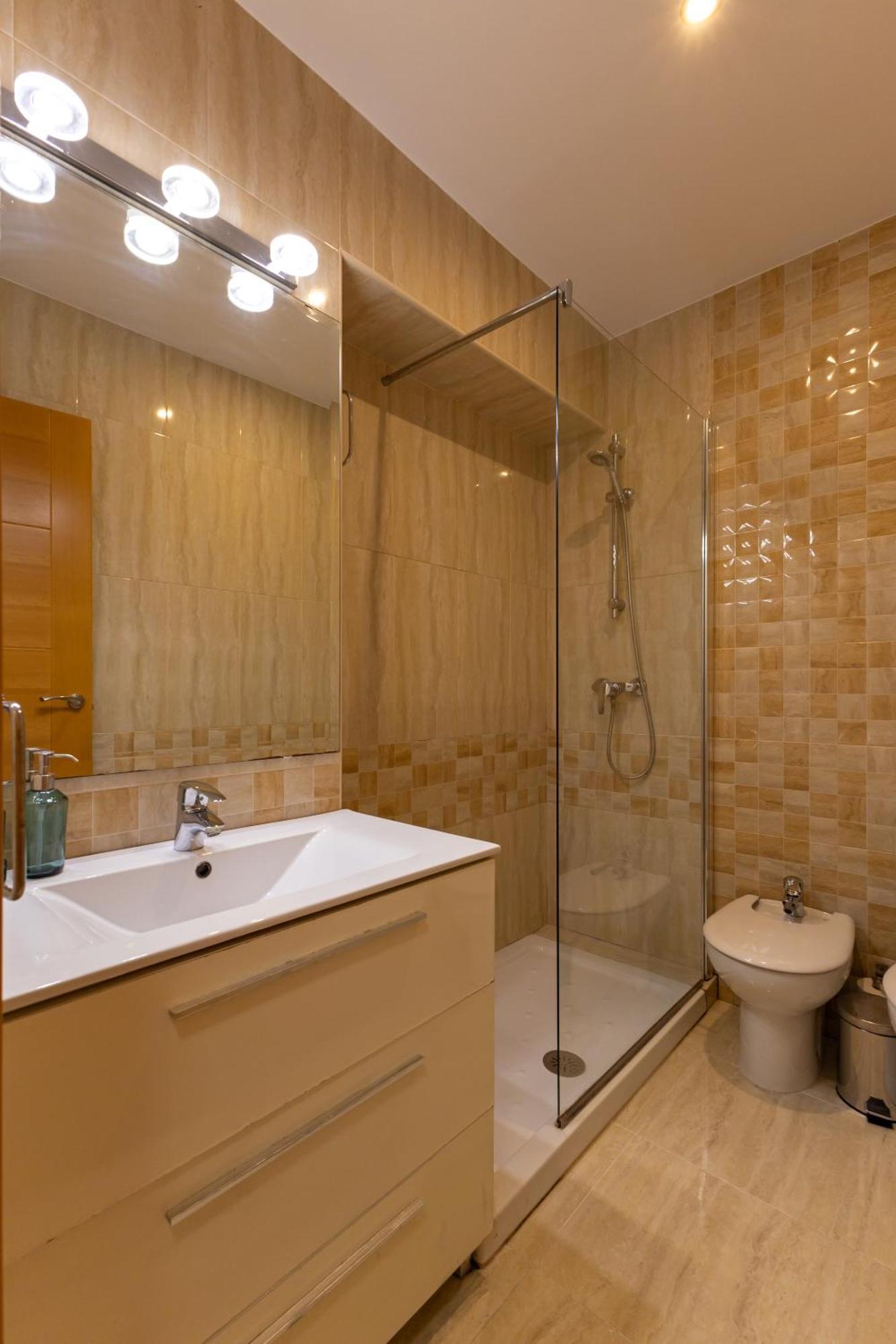 Charming 3 Bedroom Apartment At Triana Center By Oui Sevilla Exterior foto